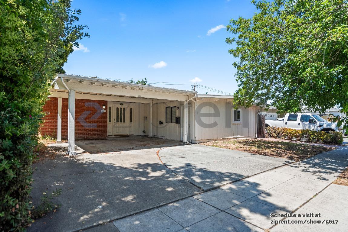 Primary Photo - 921 Lakebird Dr