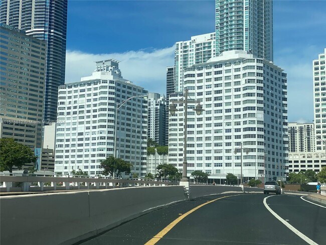 Foto del edificio - 999 Brickell Bay Dr