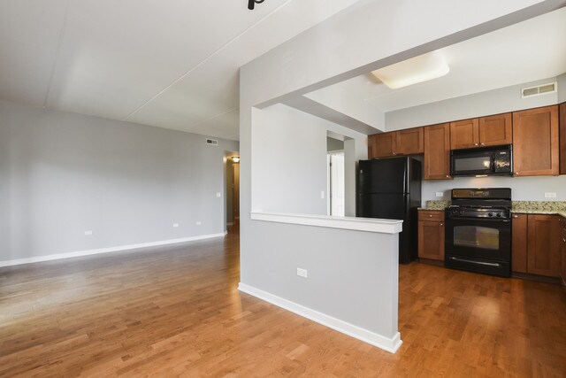 Building Photo - 5588 N Lincoln Ave