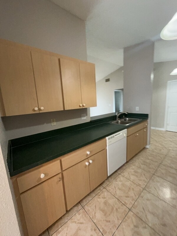 Foto del edificio - 261 Kings Pond Ave