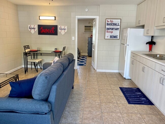 Interior Photo - PENSACOLA ARMS: One Bedroom Apartments in ...