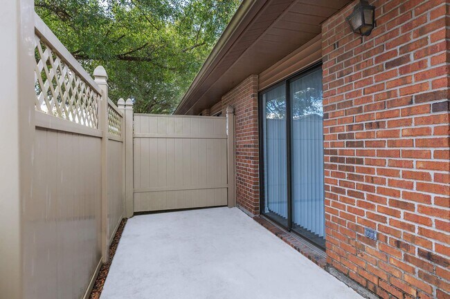 Interior Photo - Cottage Court Apartments