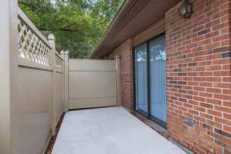 Interior Photo - Cottage Court Apartments