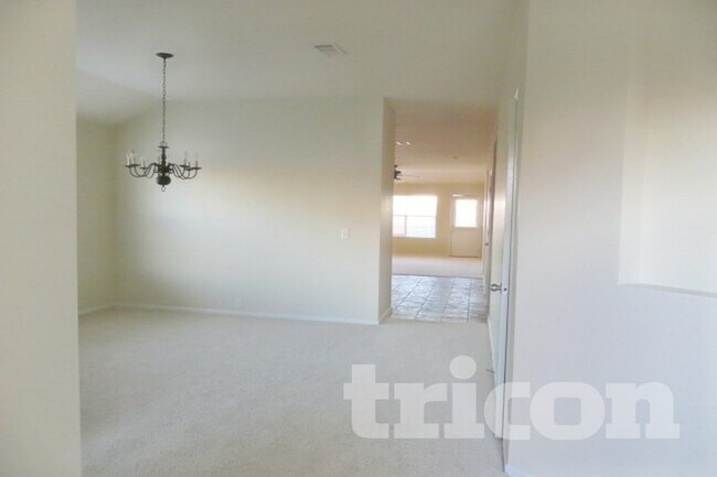 Foto del edificio - 8457 Asheville Ln