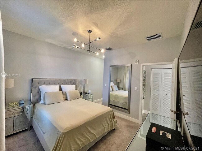 Foto del edificio - 7825 NW 104th Ave