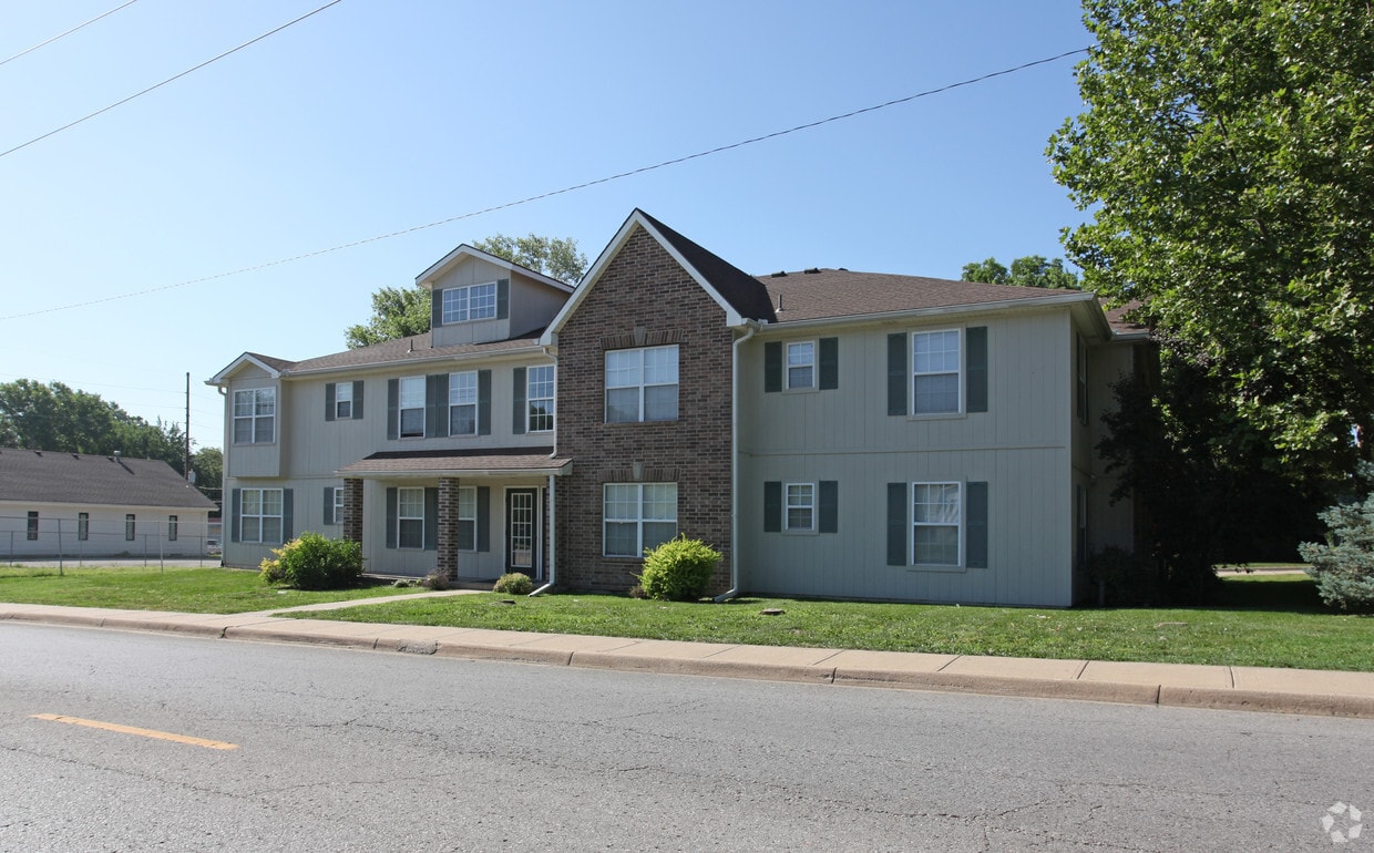 Primary Photo - 330 N Pine St