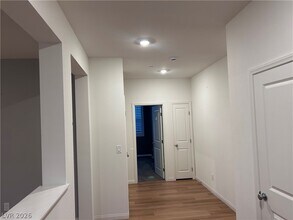 Building Photo - 10855 Gentle Crst Ave