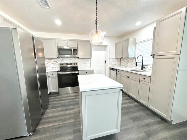 Foto del edificio - 1417 Ambassador Ave