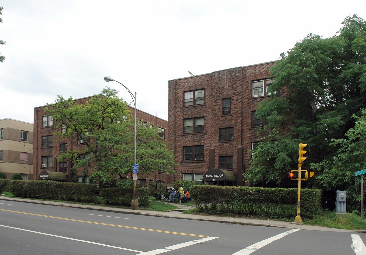 Building Photo - Ambassador