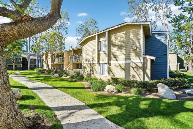 Building Photo - River Oaks