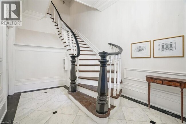 Building Photo - 35 Duke St