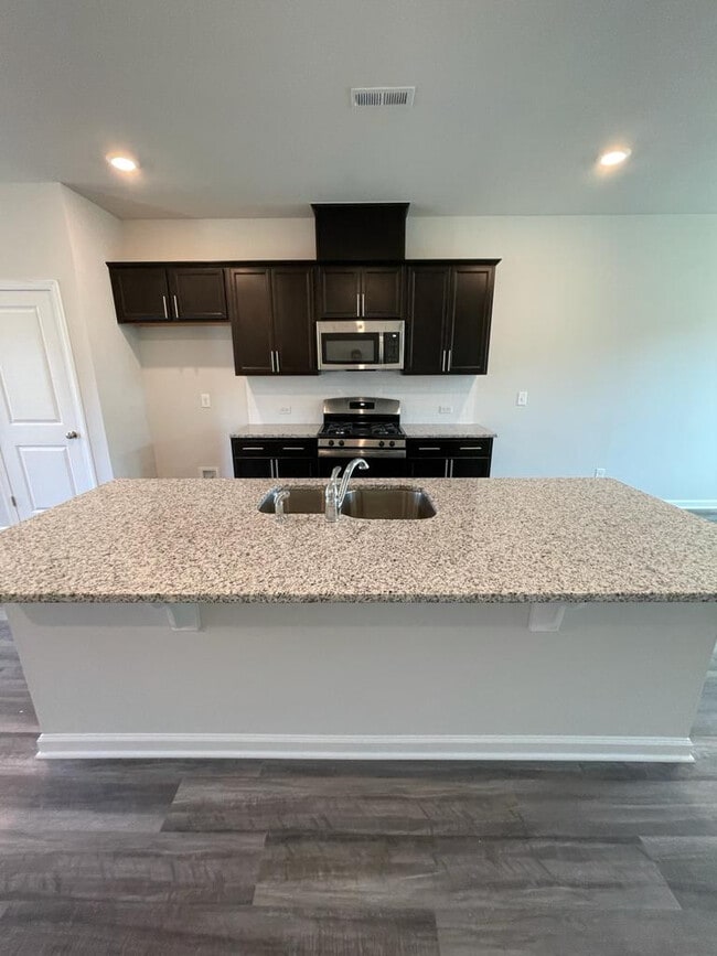 Building Photo - Room in Townhome on Southern Magnolia Dr