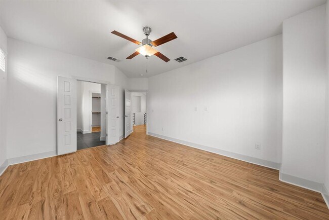 Foto del edificio - 1501 Homespun Rd