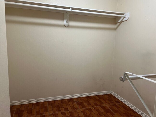 Foto del edificio - 24175 Engleman Rd