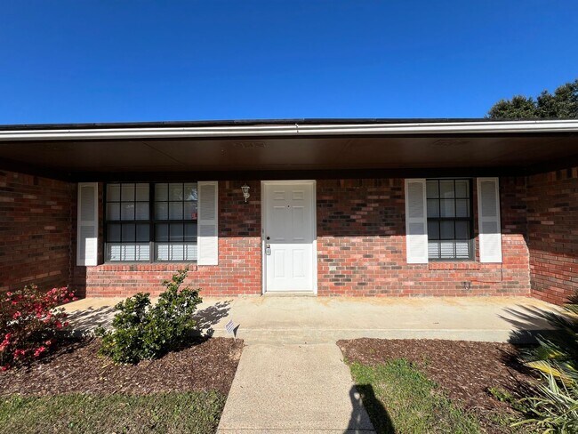 Building Photo - Spacious and In Town with Solar Panels