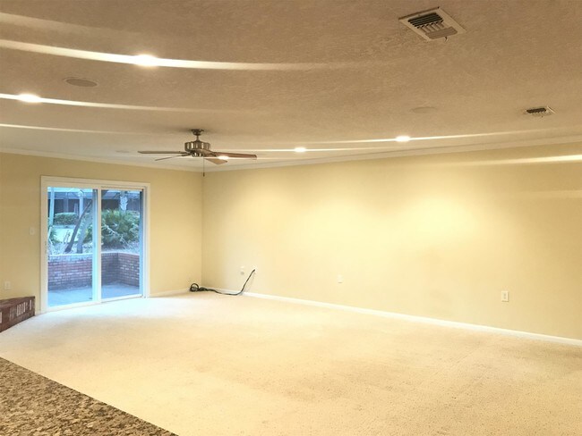 Building Photo - 12 Cahaba Ln