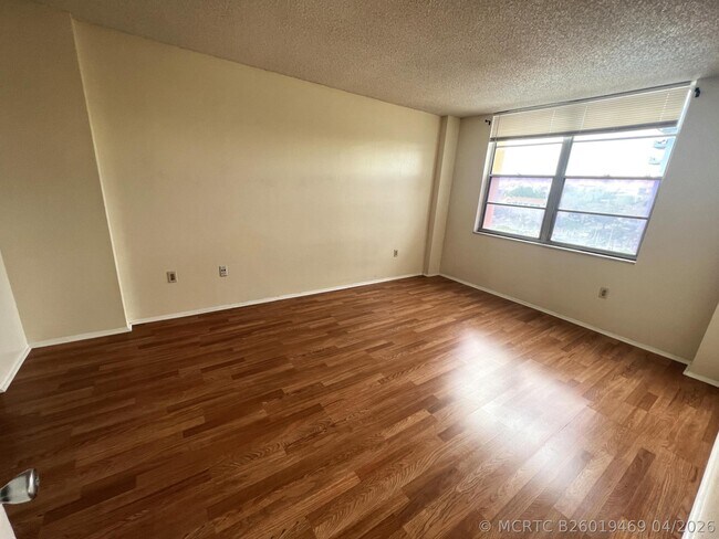 Foto del edificio - 15600 NW 7th Ave