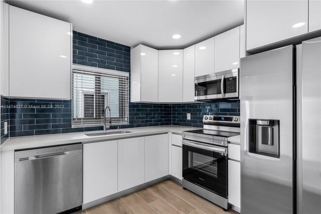 Foto del edificio - 4230 SW 15th St