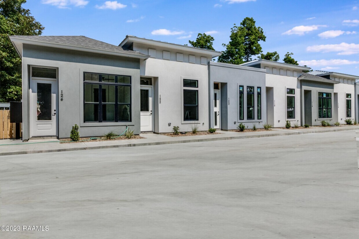 120 S Jefferson St, Broussard, LA 70518 Townhome Rentals in Broussard