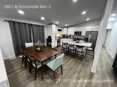 Building Photo - 3881 Ridgeview Way