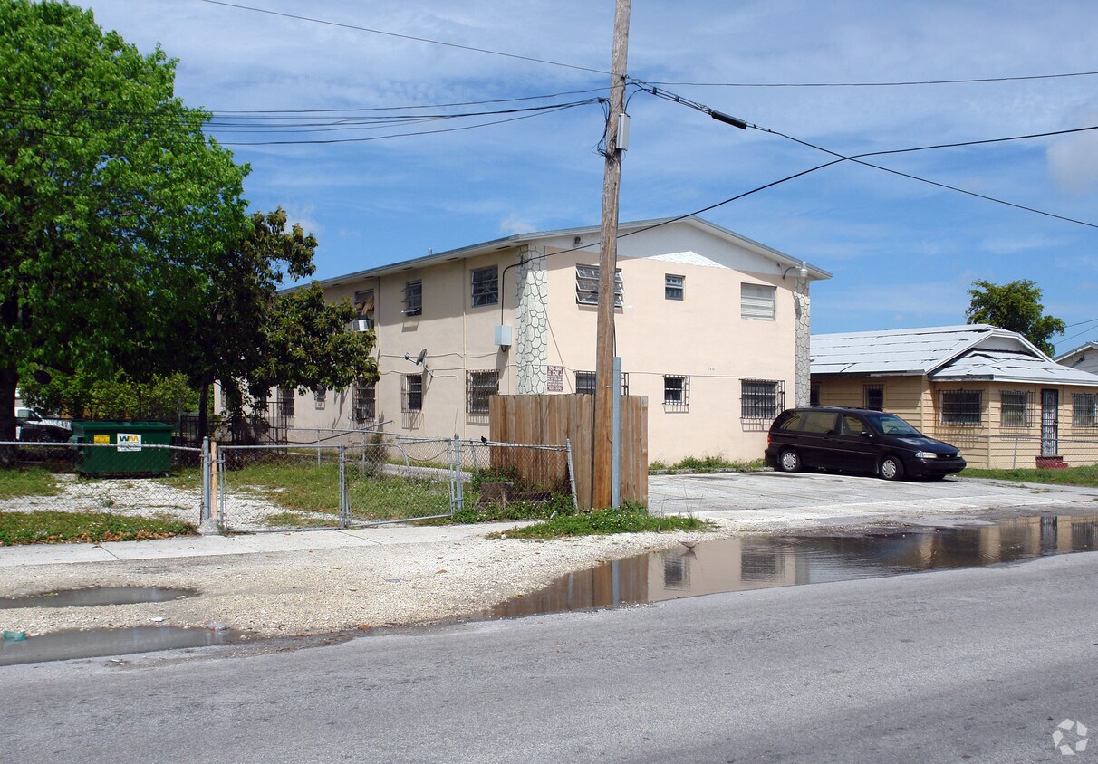 Primary Photo - 2910 NW 14th Ave