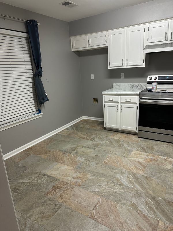 Foto del edificio - 8085 Creekwood Cir E