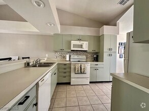 Building Photo - 13111 Regent Cir