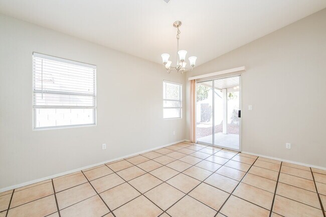 Foto del edificio - 5216 Backwoodsman Ave