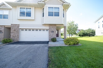 Building Photo - 9726 St Andrews Dr