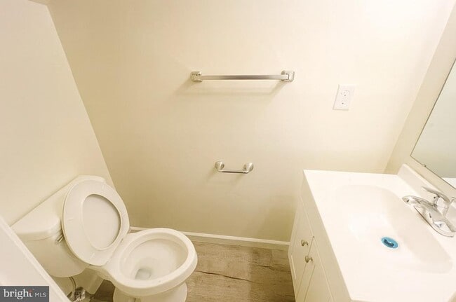 Building Photo - 45293 Rumsford Ln