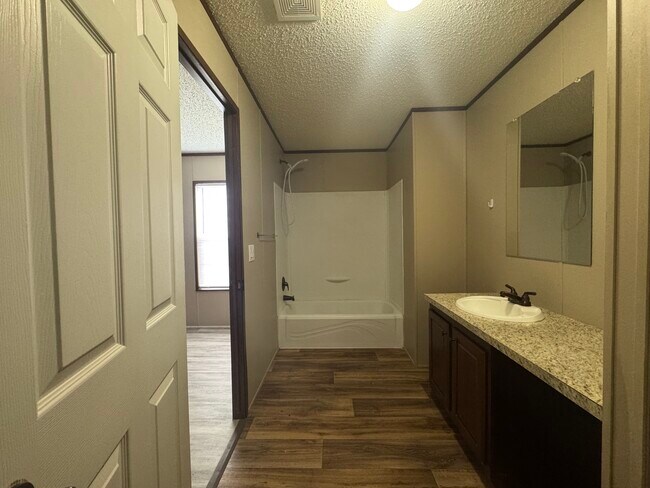 Foto del edificio - 4095 Geranium Ln