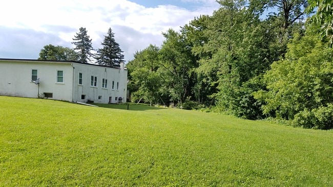 Building Photo - 140 S Poplar St