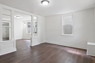 Building Photo - 562 N Union St