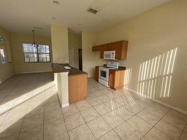 Building Photo - 404 Cinnamon Dr