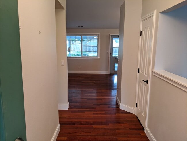 Foto del edificio - 4703 Cypress Dr