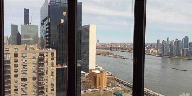 Foto del edificio - 330 E 38th St