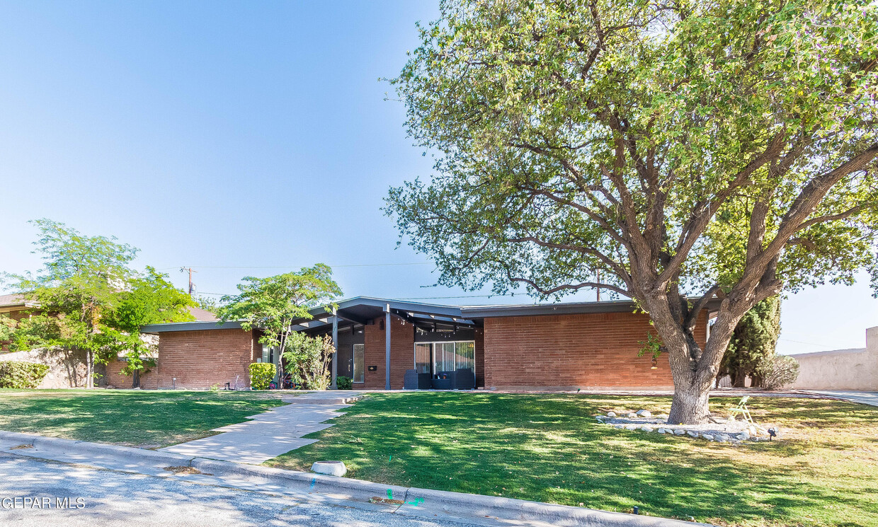 Foto principal - 5716 Oak Cliff Dr