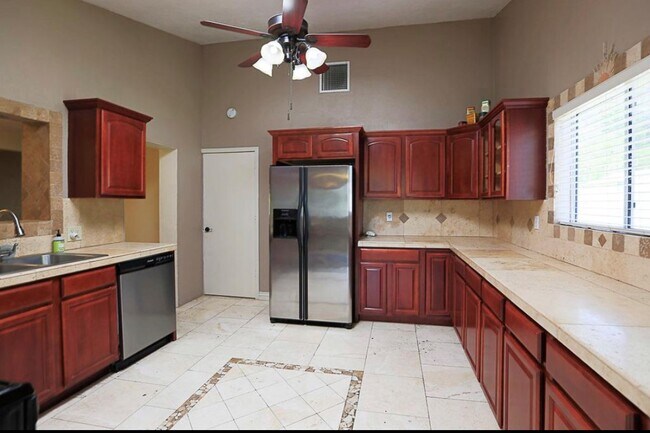 Foto del edificio - 3415 N 34th St