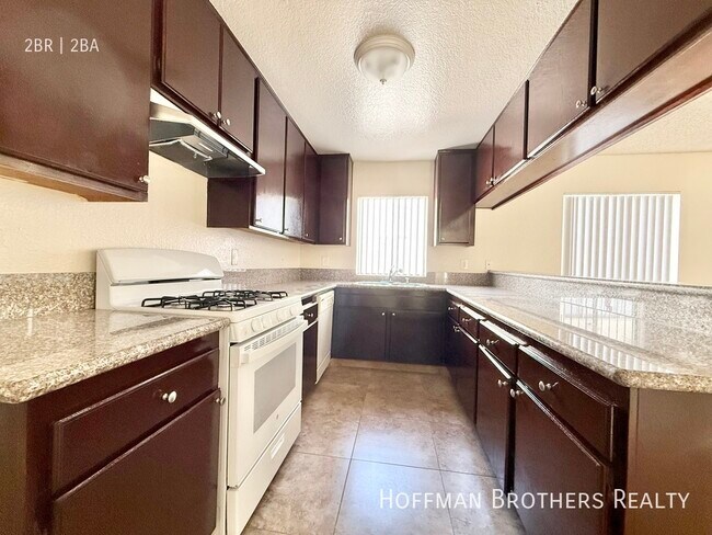 Foto del edificio - 8926 Burnet Ave