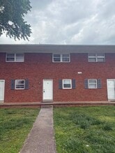 Building Photo - 1708 Highland Way