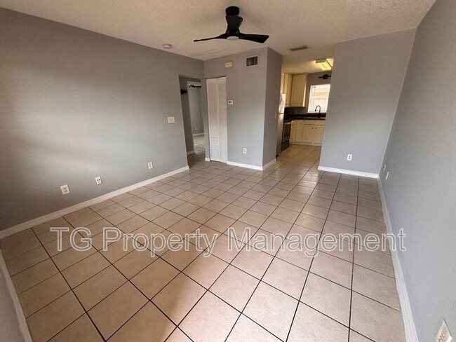 Building Photo - 207 7th St S