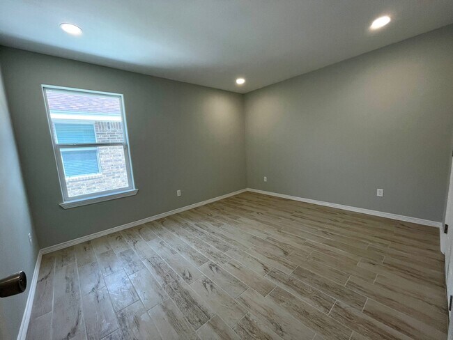 Building Photo - 2812 N McColl Rd