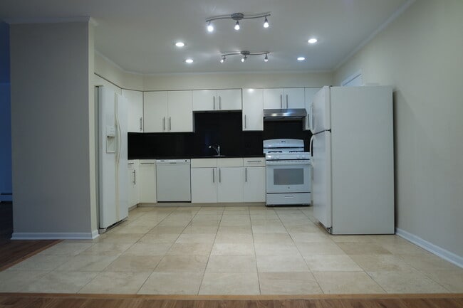 Building Photo - 10369 Dearlove Rd