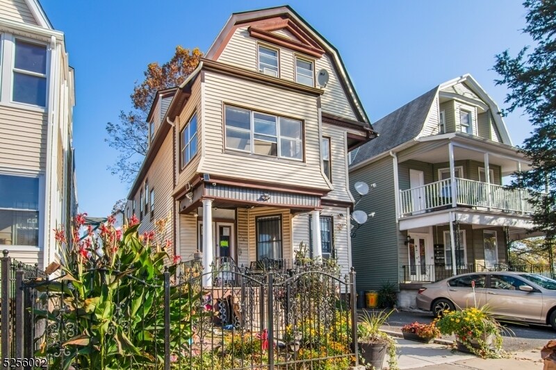 Foto principal - 164 Springdale Ave