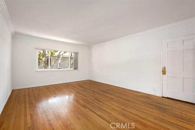 Foto del edificio - 5851 Woodman Ave