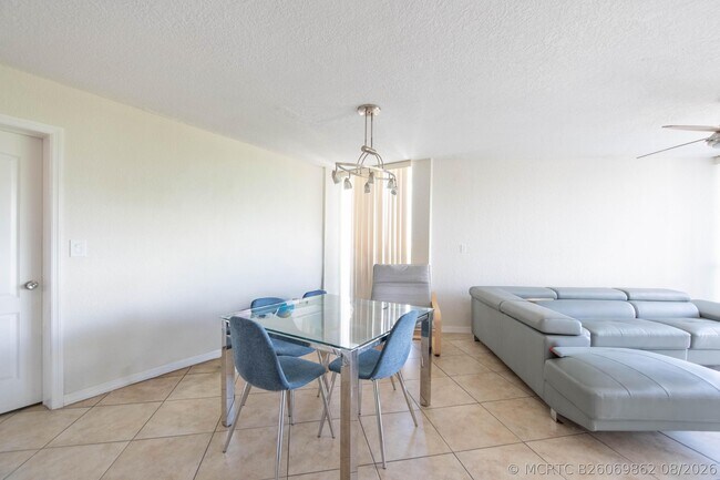 Foto del edificio - 6995 NW 186th St