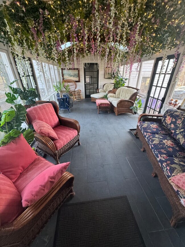 Foto del edificio - 1357 Canal Rd