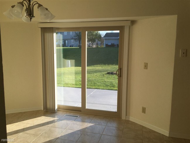 Foto del edificio - 3 br, 2 bath  - 8240 S 88th St