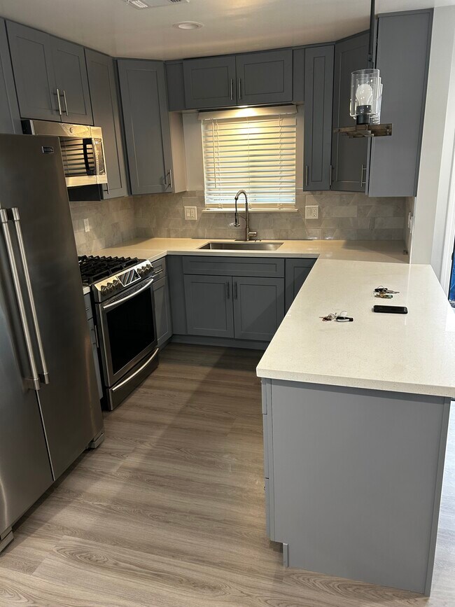 Foto del edificio - 7814 Lindley Ave