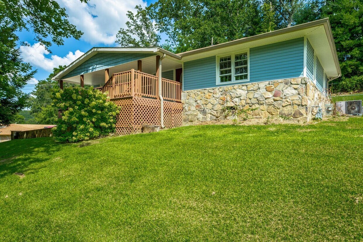 Charming Family Haven: 3 Bedroom Gem with ... - Charming Family Haven: 3 Bedroom Gem with ...